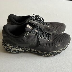 Brooks Men's Black Athletic Running Shoes with Speckled Sole